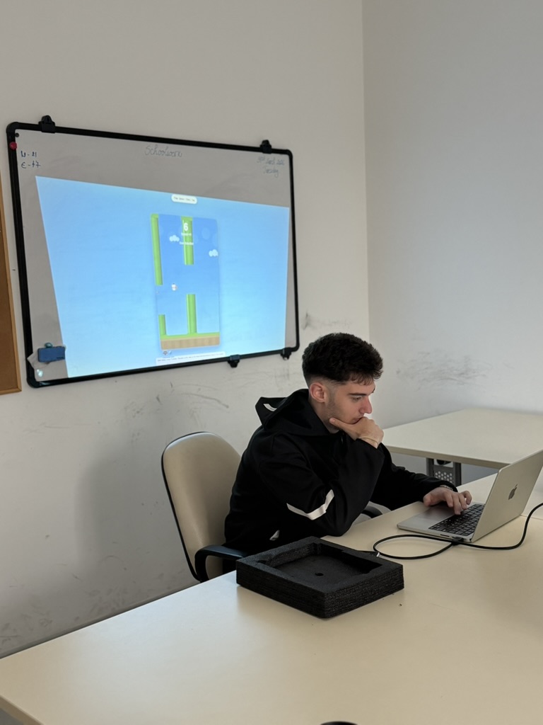 Students presenting their work during Introduction to Computer Science at Maximilian